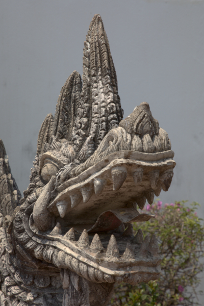 Drachenfigur am Pha That Luang